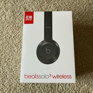NIB Beats headphones beatssolo 3 wireless